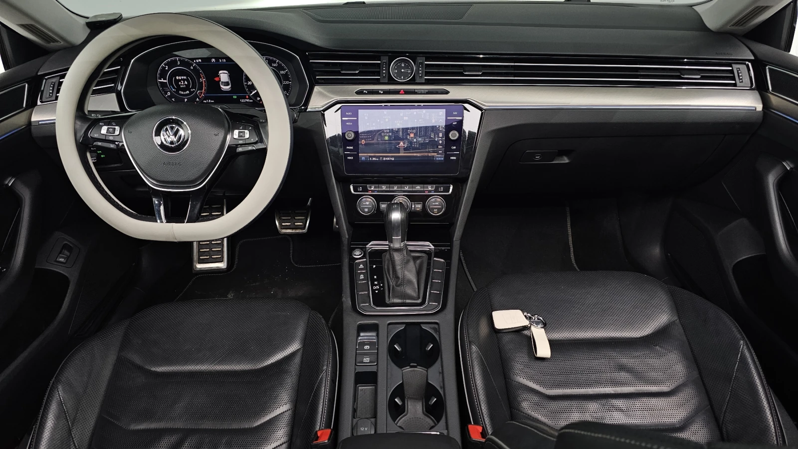 VW Arteon 2.0 TDI* BLIND SPOT* МАСАЖ* ЕЛ. БАГАЖНИК* ЛЮК* КРА, снимка 7 - Автомобили и джипове - 55496245