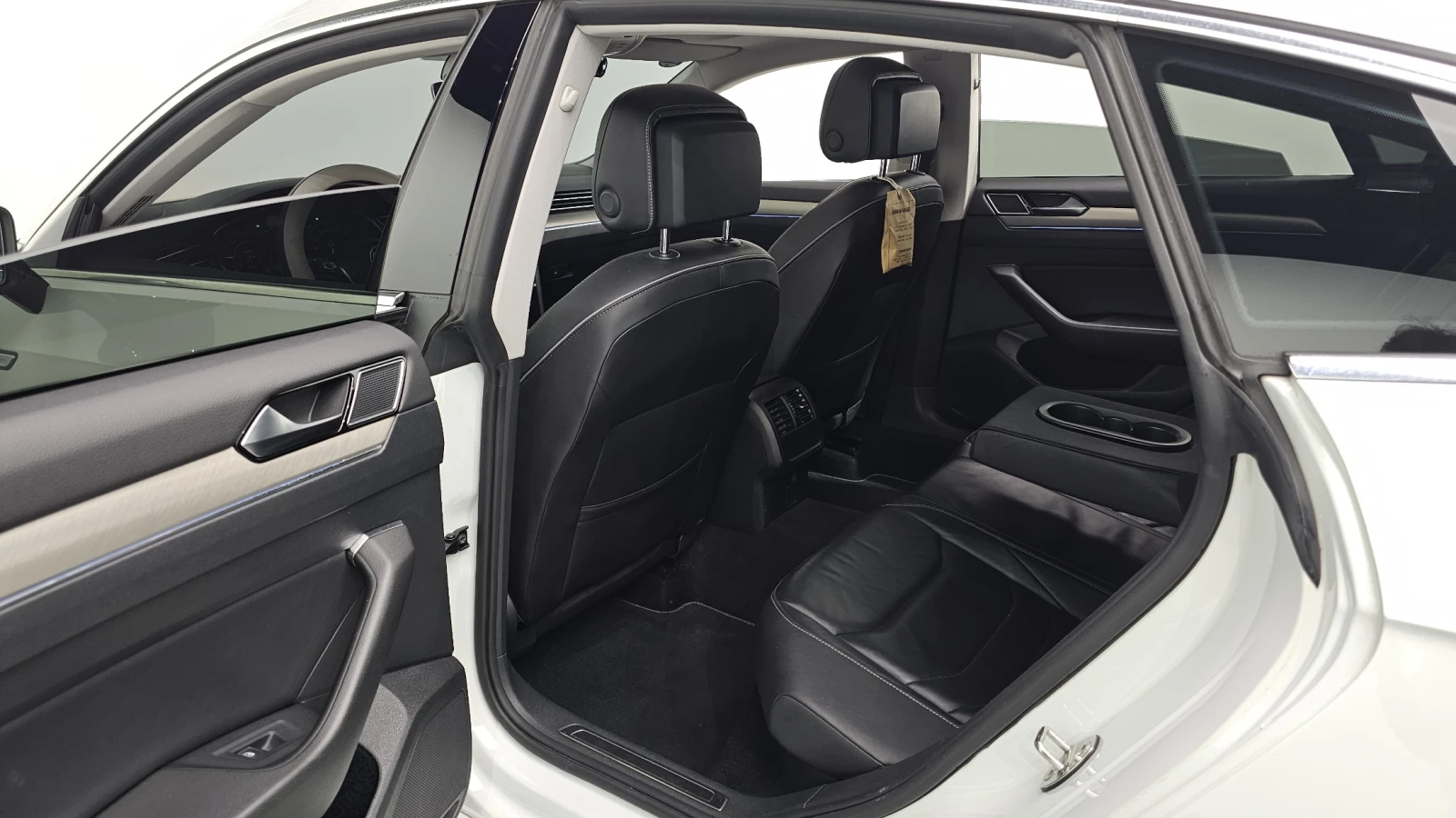 VW Arteon 2.0 TDI* BLIND SPOT* МАСАЖ* ЕЛ. БАГАЖНИК* ЛЮК* КРА, снимка 12 - Автомобили и джипове - 55496245
