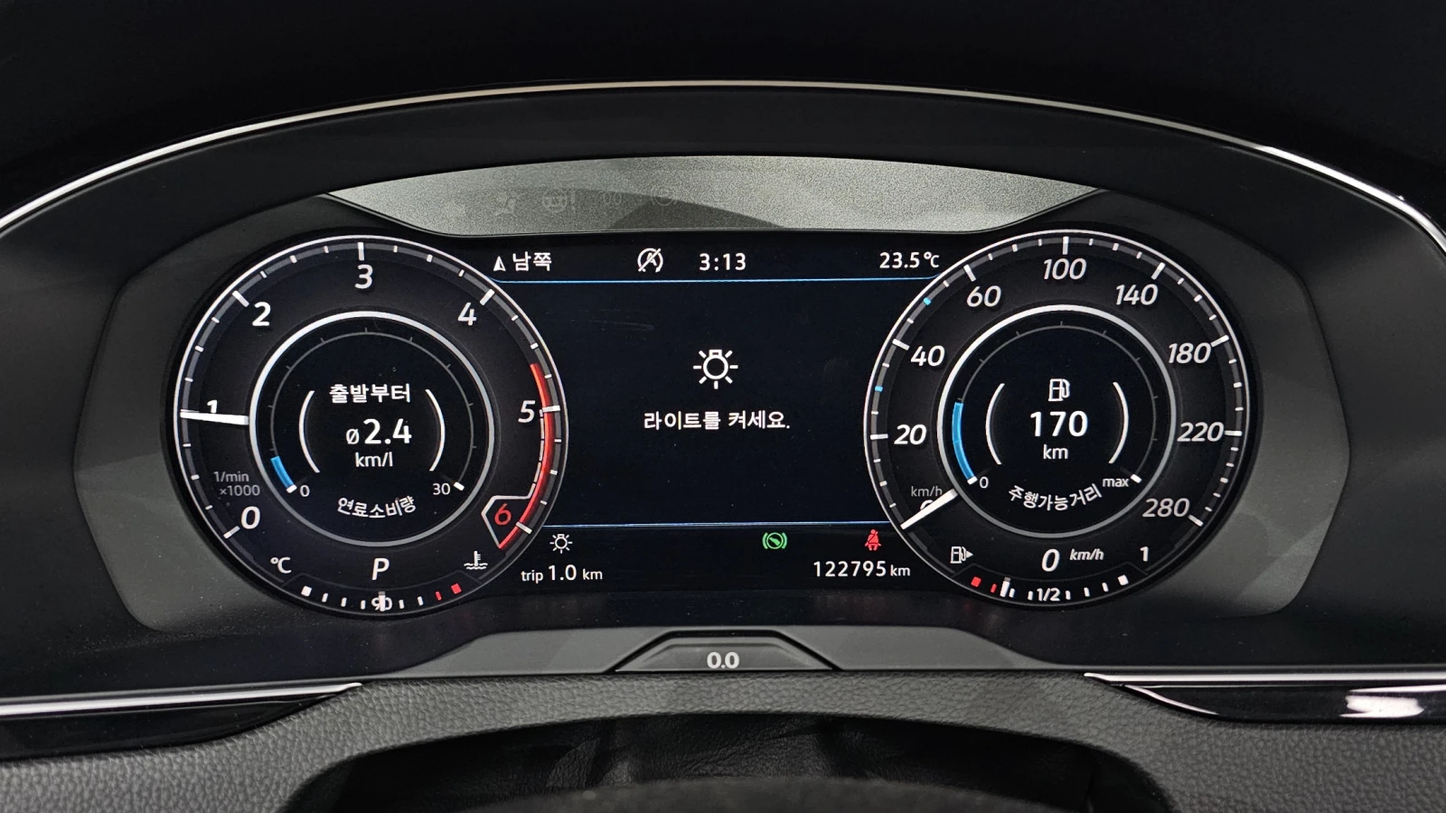 VW Arteon 2.0 TDI* BLIND SPOT* МАСАЖ* ЕЛ. БАГАЖНИК* ЛЮК* КРА, снимка 8 - Автомобили и джипове - 55496245
