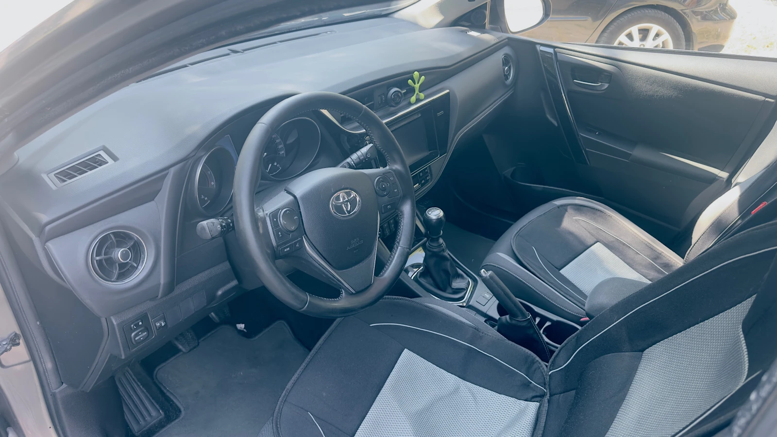 Toyota Auris, снимка 5 - Автомобили и джипове - 55772099
