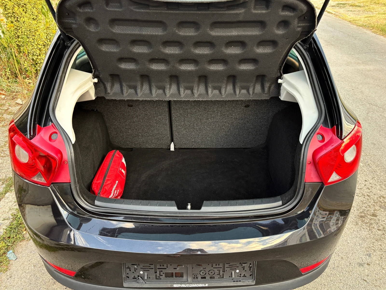 Seat Ibiza 1.4i LIMITED# Климатроник#, снимка 13 - Автомобили и джипове - 55735891