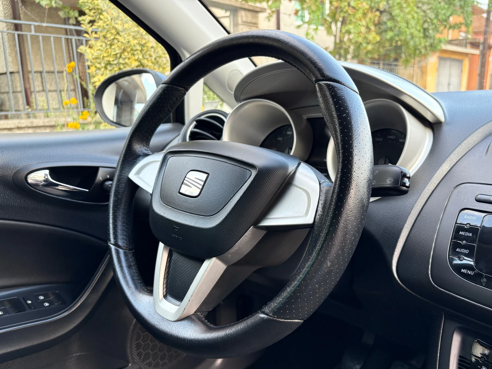 Seat Ibiza 1.4i LIMITED# Климатроник#, снимка 10 - Автомобили и джипове - 55735891
