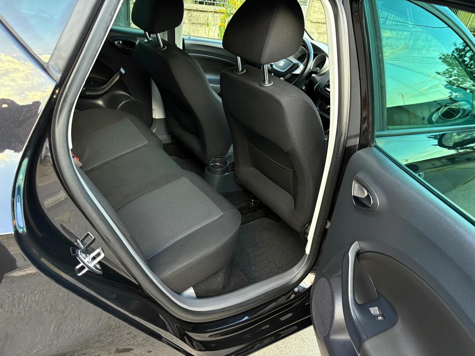 Seat Ibiza 1.4i LIMITED# Климатроник#, снимка 9 - Автомобили и джипове - 55735891