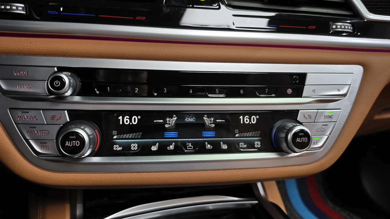 BMW 740 i ' M PKG ' DISTRONIC ' HUD ' MASS, снимка 16 - Автомобили и джипове - 55902726