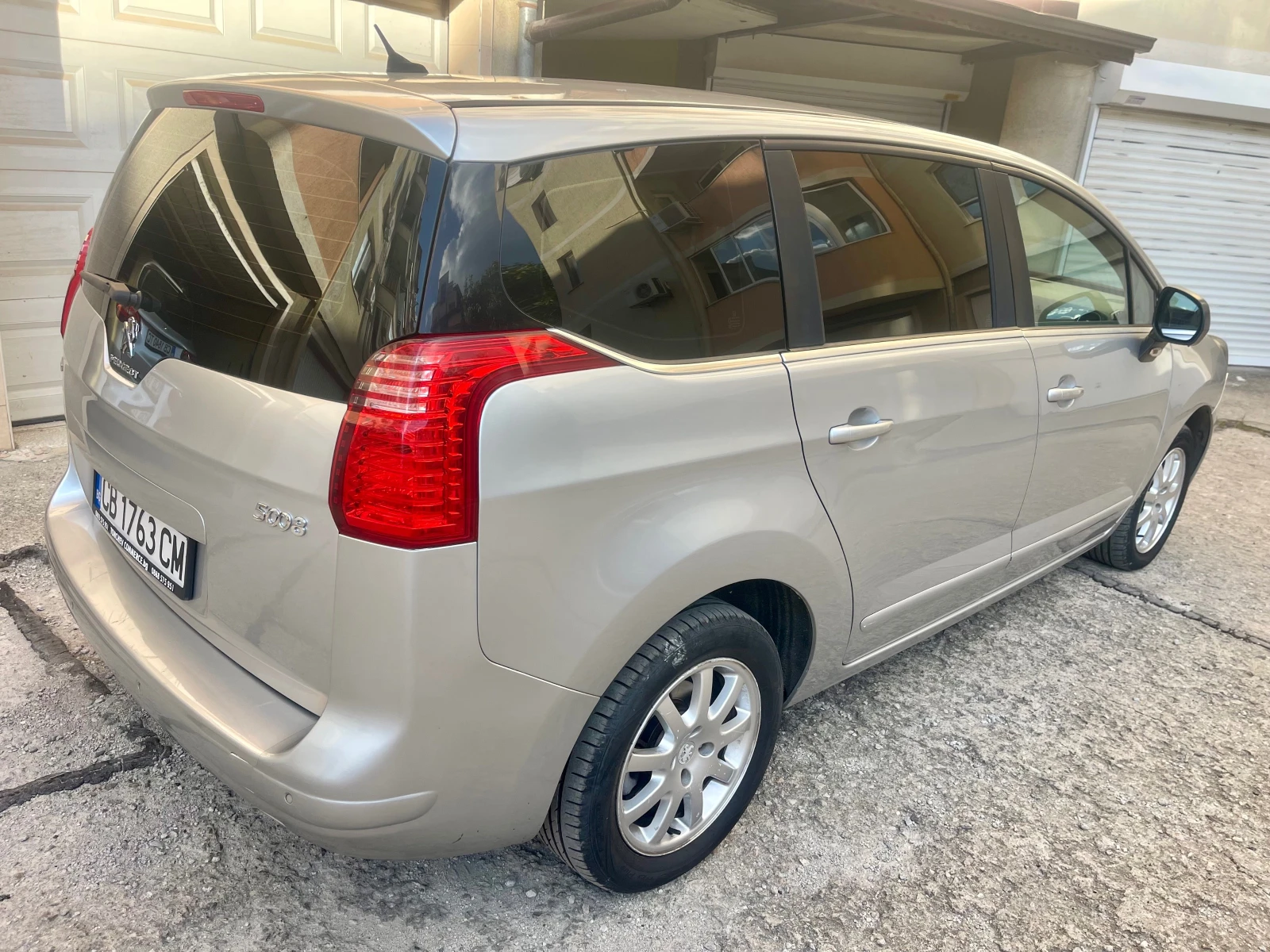 Peugeot 5008 1.6BlueHDi, Facelift, снимка 3 - Автомобили и джипове - 56275289