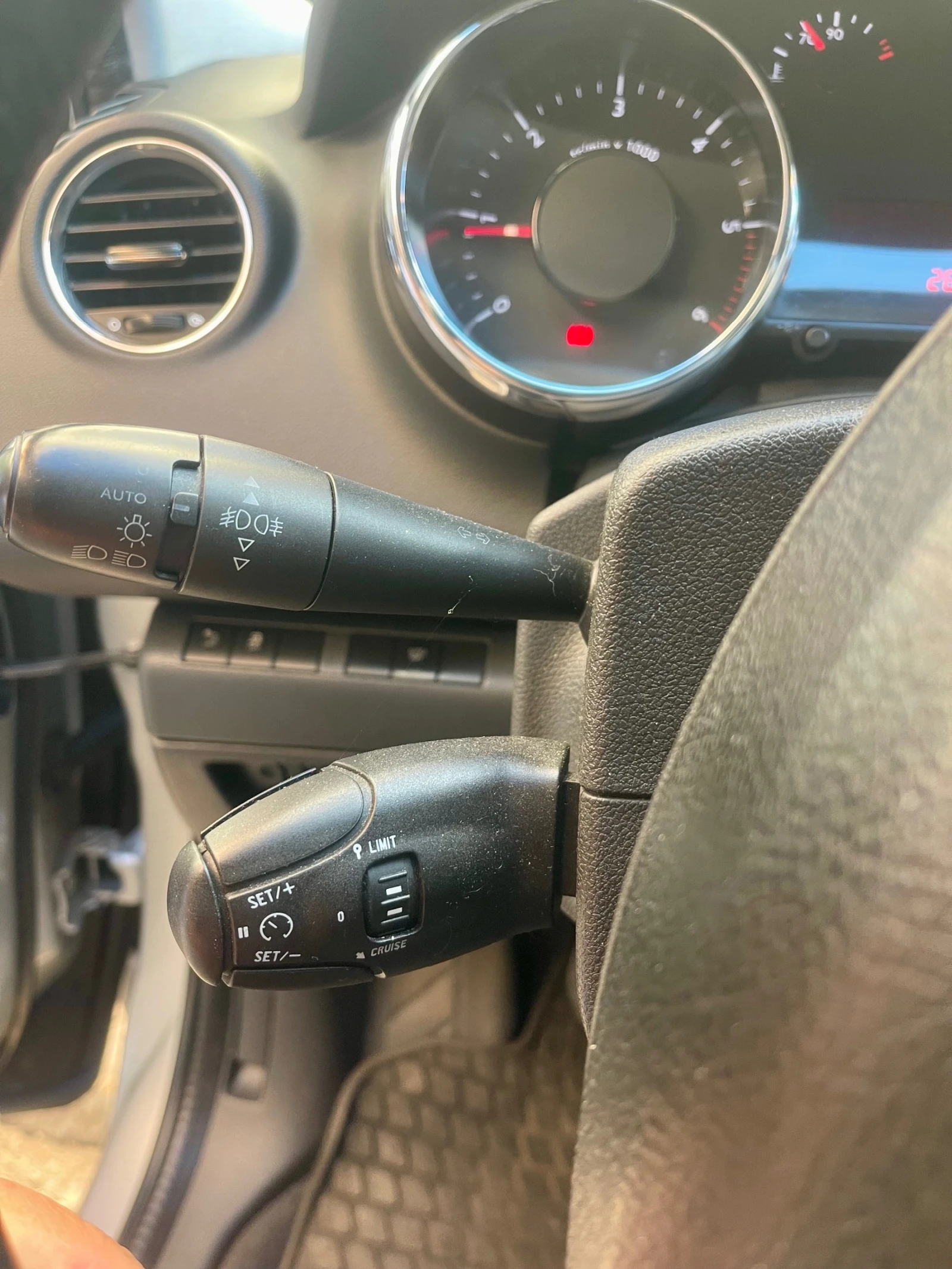 Peugeot 5008 1.6BlueHDi, Facelift, снимка 12 - Автомобили и джипове - 56275289