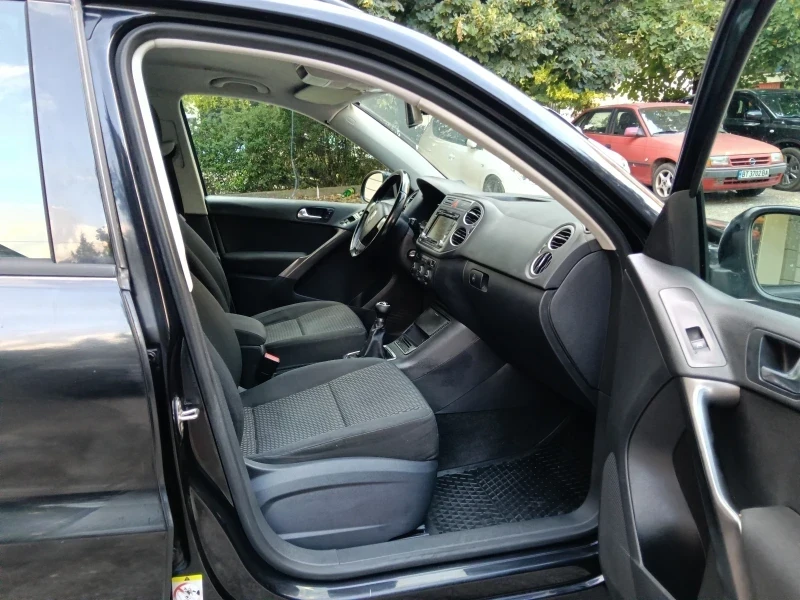 VW Tiguan 4х4 , 6 скорости , ПЕРФЕКТЕН !, снимка 9 - Автомобили и джипове - 55665089