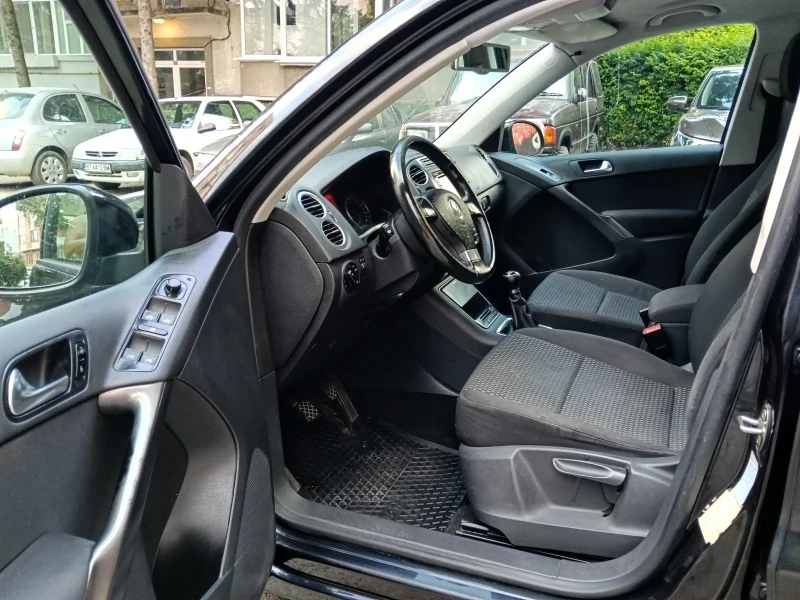 VW Tiguan 4х4 , 6 скорости , ПЕРФЕКТЕН !, снимка 7 - Автомобили и джипове - 55665089