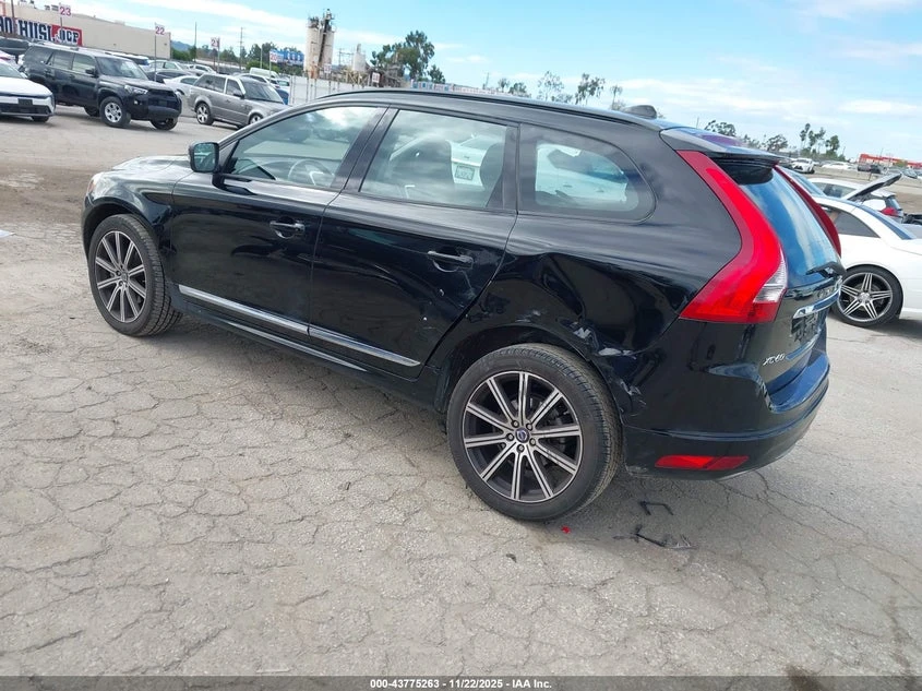 Volvo XC60 2.5l T5, снимка 3 - Автомобили и джипове - 54141649