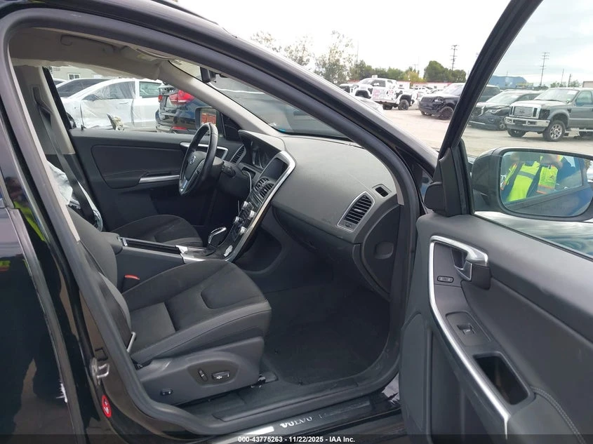 Volvo XC60 2.5l T5, снимка 5 - Автомобили и джипове - 54141649