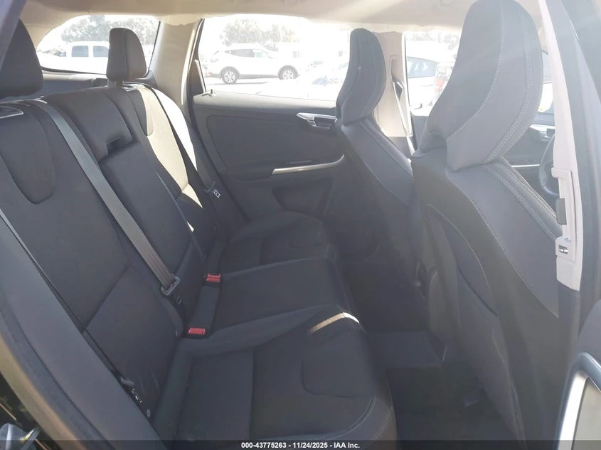 Volvo XC60 2.5l T5, снимка 8 - Автомобили и джипове - 54141649