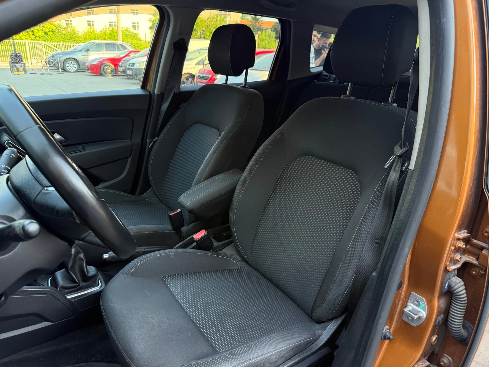 Dacia Duster 1.5DCI* PRESTIGE* AUTOMAT* ЛИЗИНГ, снимка 12 - Автомобили и джипове - 55429665