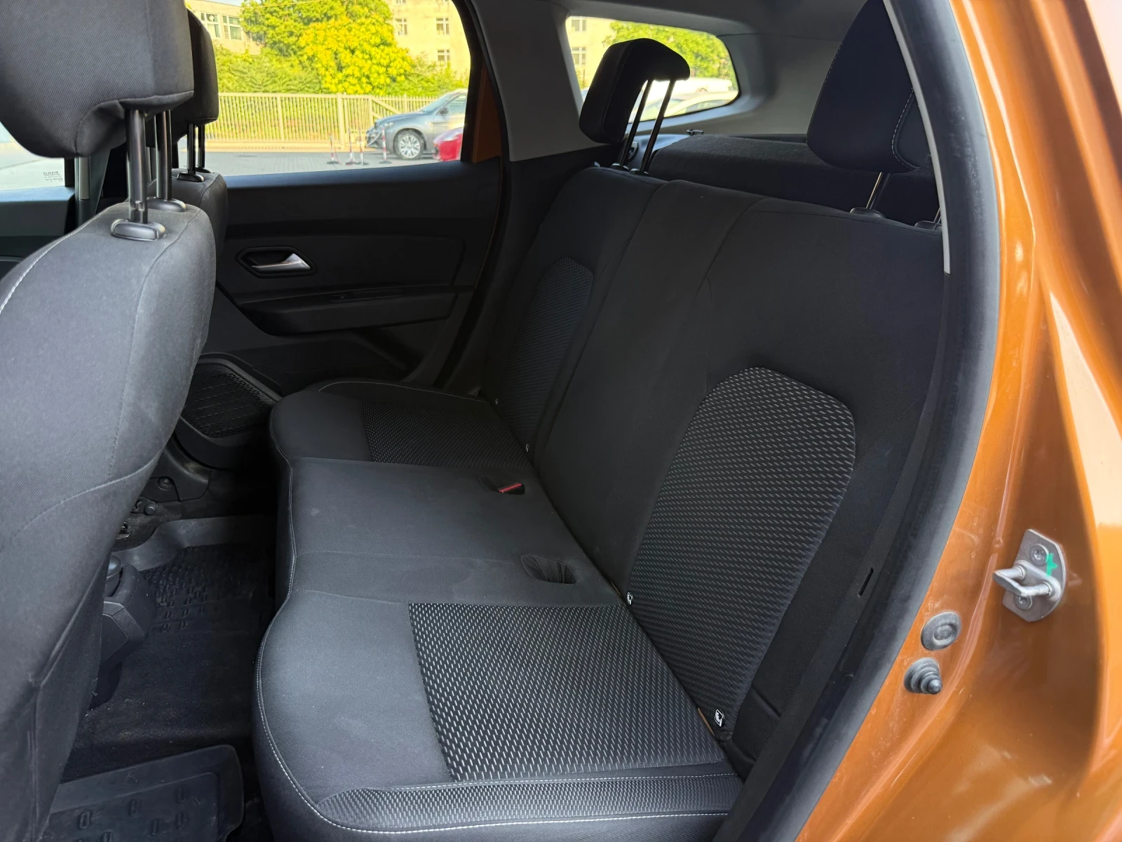 Dacia Duster 1.5DCI* PRESTIGE* AUTOMAT* ЛИЗИНГ, снимка 13 - Автомобили и джипове - 55429665