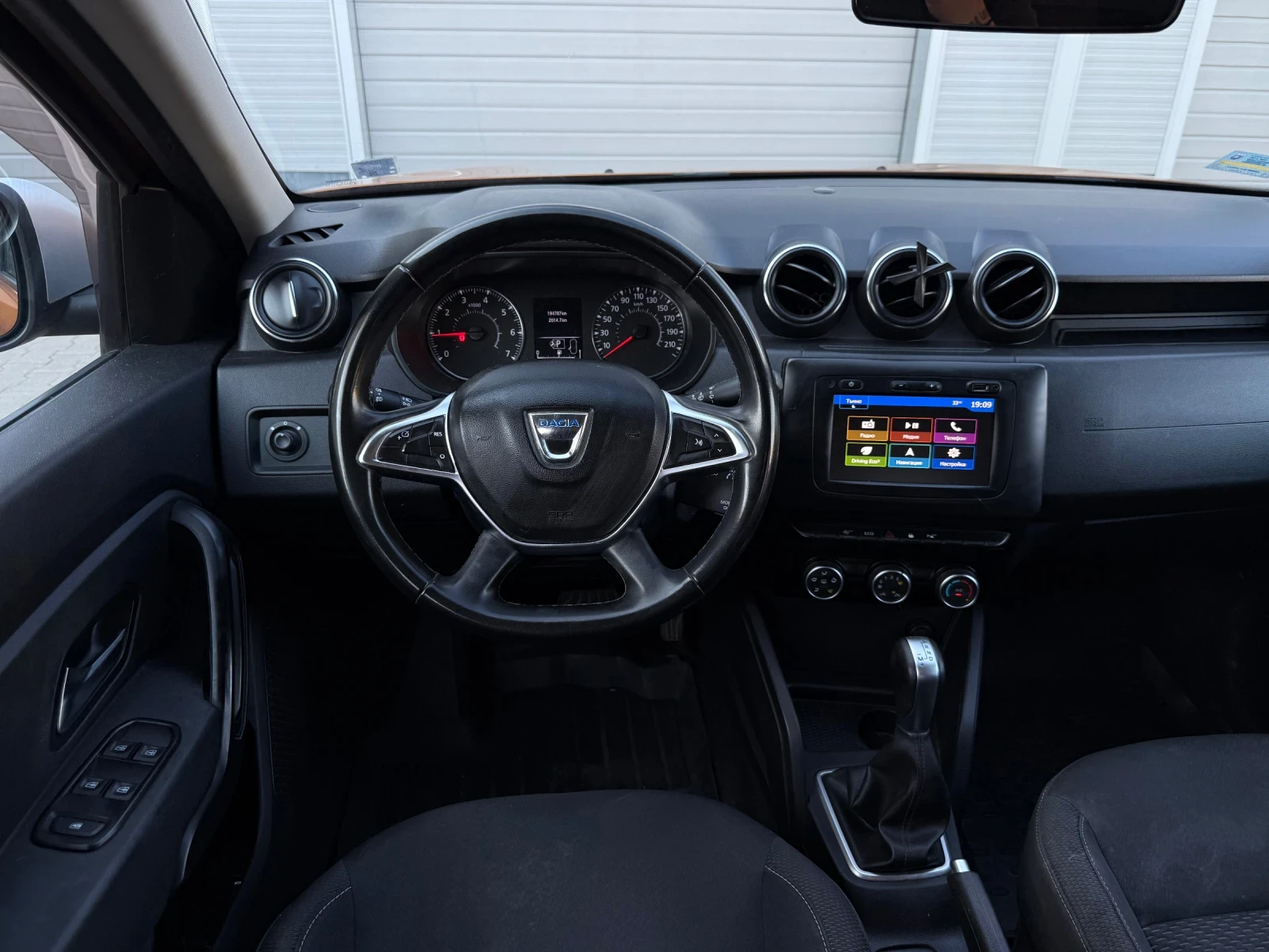 Dacia Duster 1.5DCI* PRESTIGE* AUTOMAT* ЛИЗИНГ, снимка 9 - Автомобили и джипове - 55429665