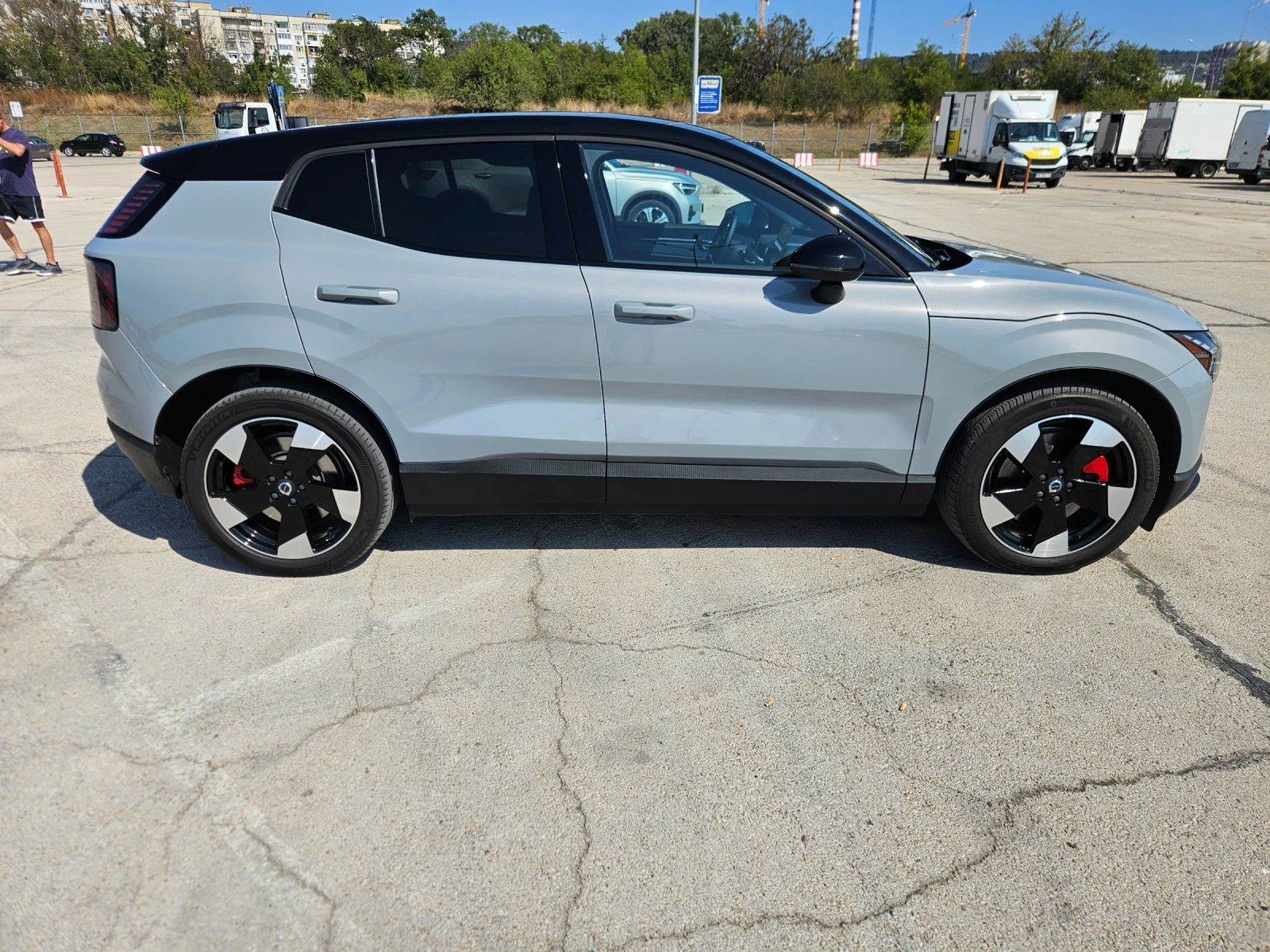 Volvo EX30, снимка 2 - Автомобили и джипове - 56338682