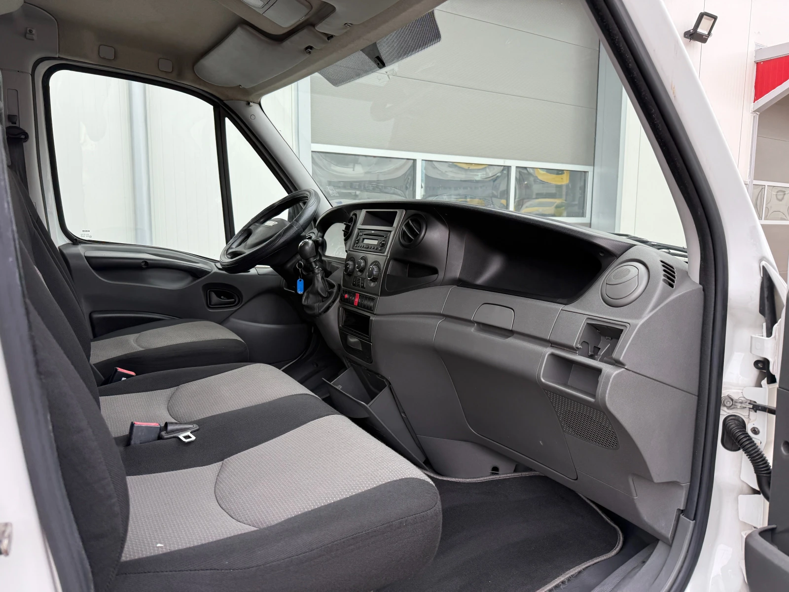 Iveco Daily 2.3 , снимка 12 - Бусове и автобуси - 53944591