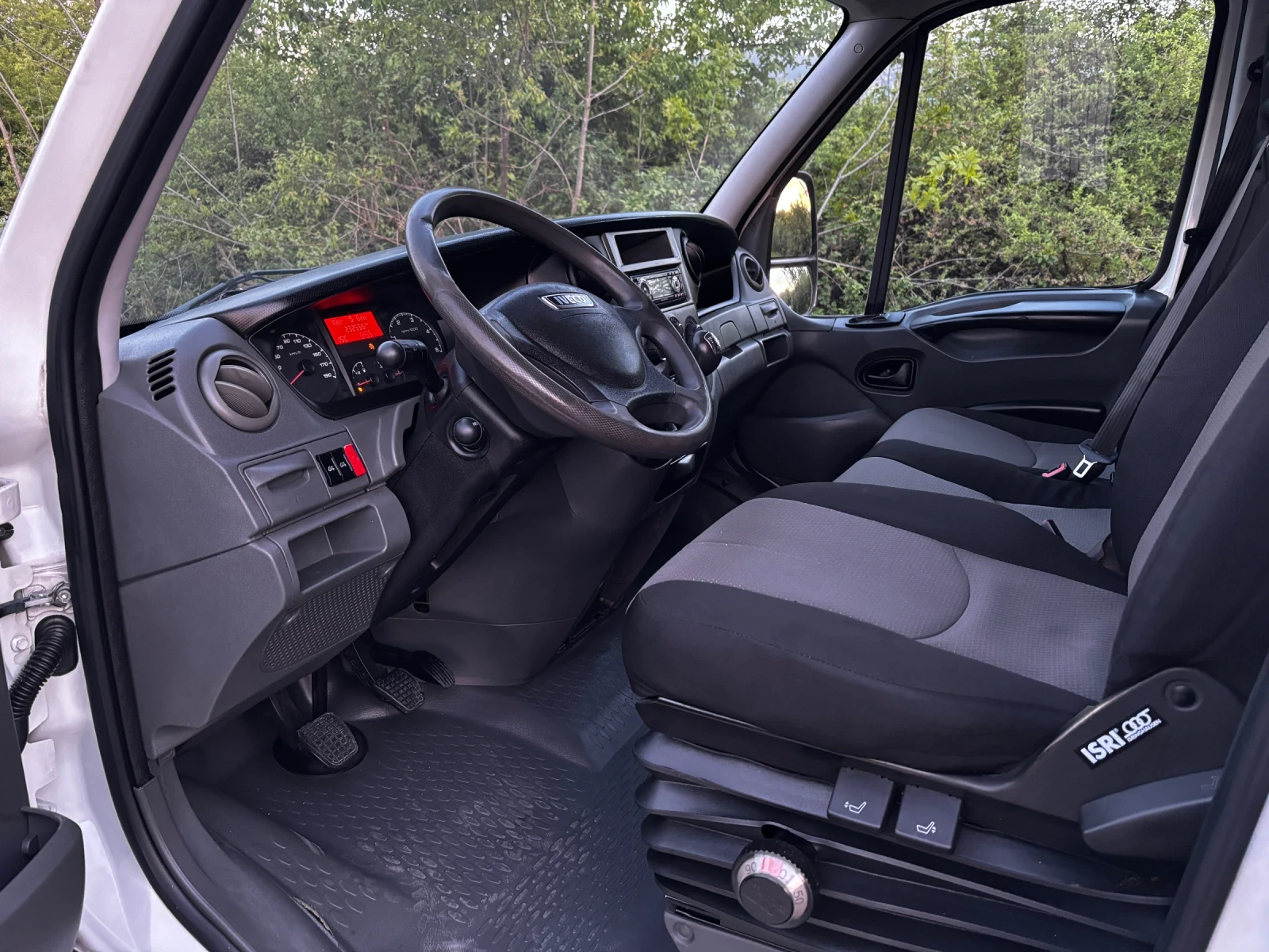 Iveco Daily 3.0d~35s17~КЛИМАТИК!!!, снимка 8 - Бусове и автобуси - 54389973