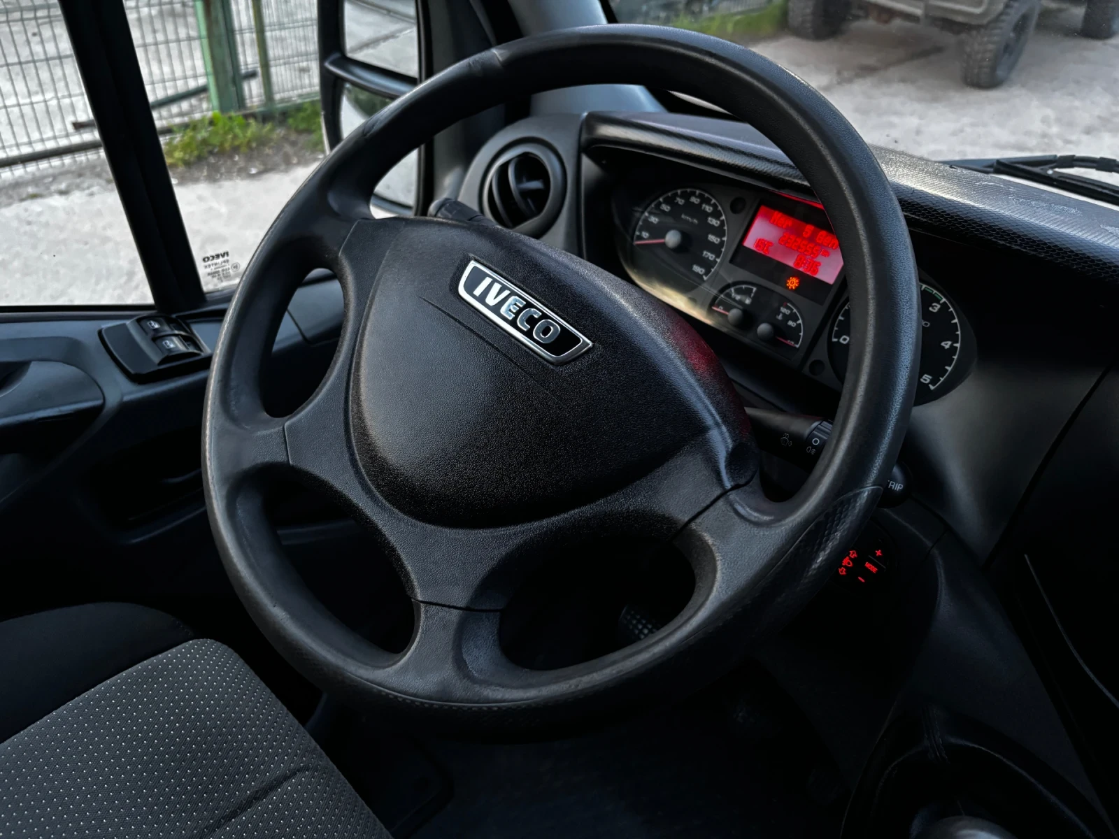 Iveco Daily 3.0d~35s17~КЛИМАТИК!!!, снимка 13 - Бусове и автобуси - 54389973