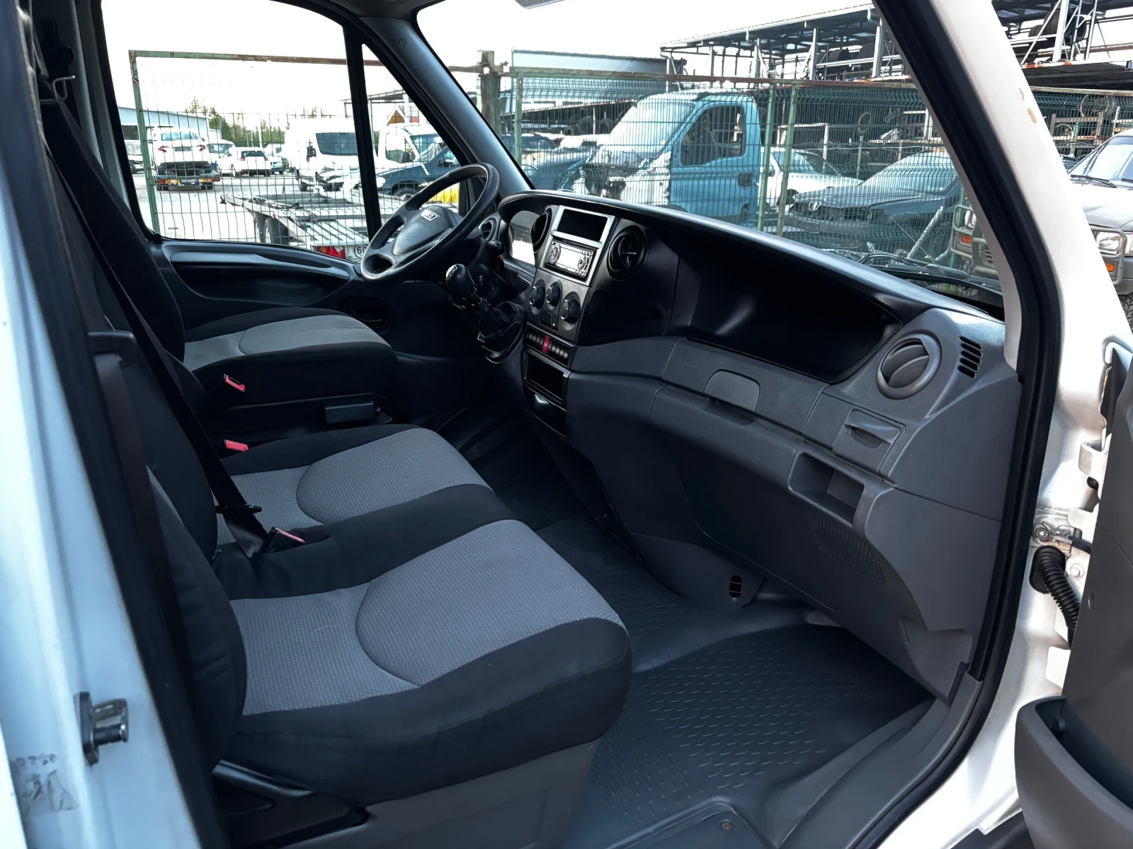 Iveco Daily 3.0d~35s17~КЛИМАТИК!!!, снимка 9 - Бусове и автобуси - 54389973