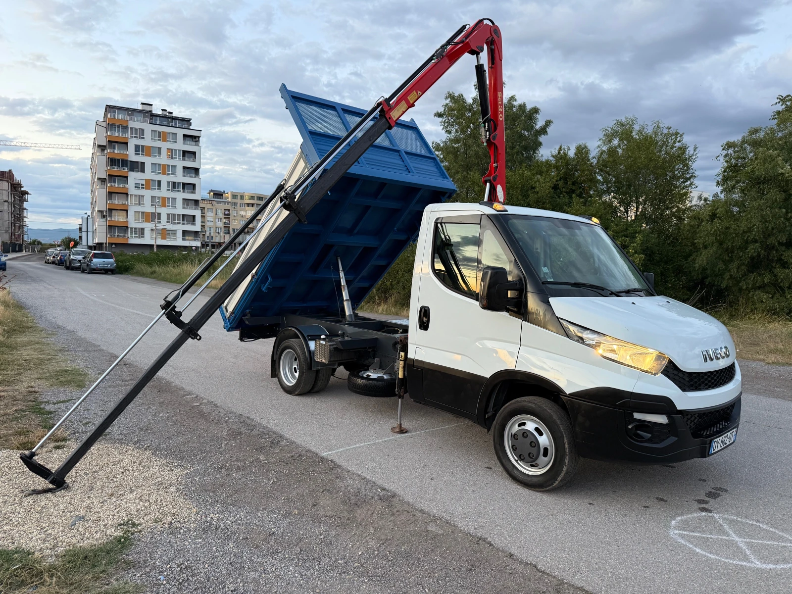 Iveco Daily 3стр самосвал с кран, снимка 2 - Бусове и автобуси - 55418130