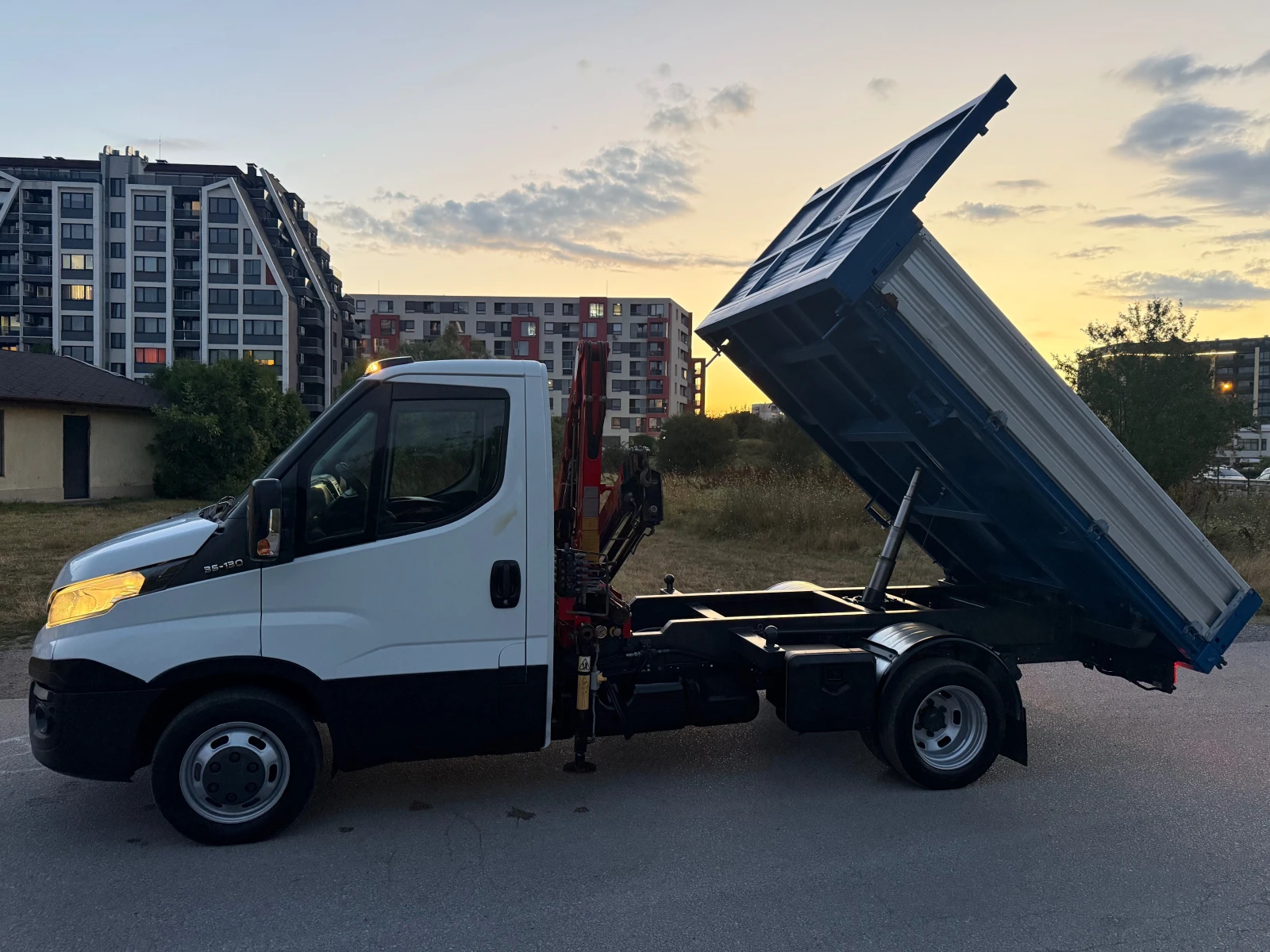 Iveco Daily 3стр самосвал с кран, снимка 11 - Бусове и автобуси - 55418130