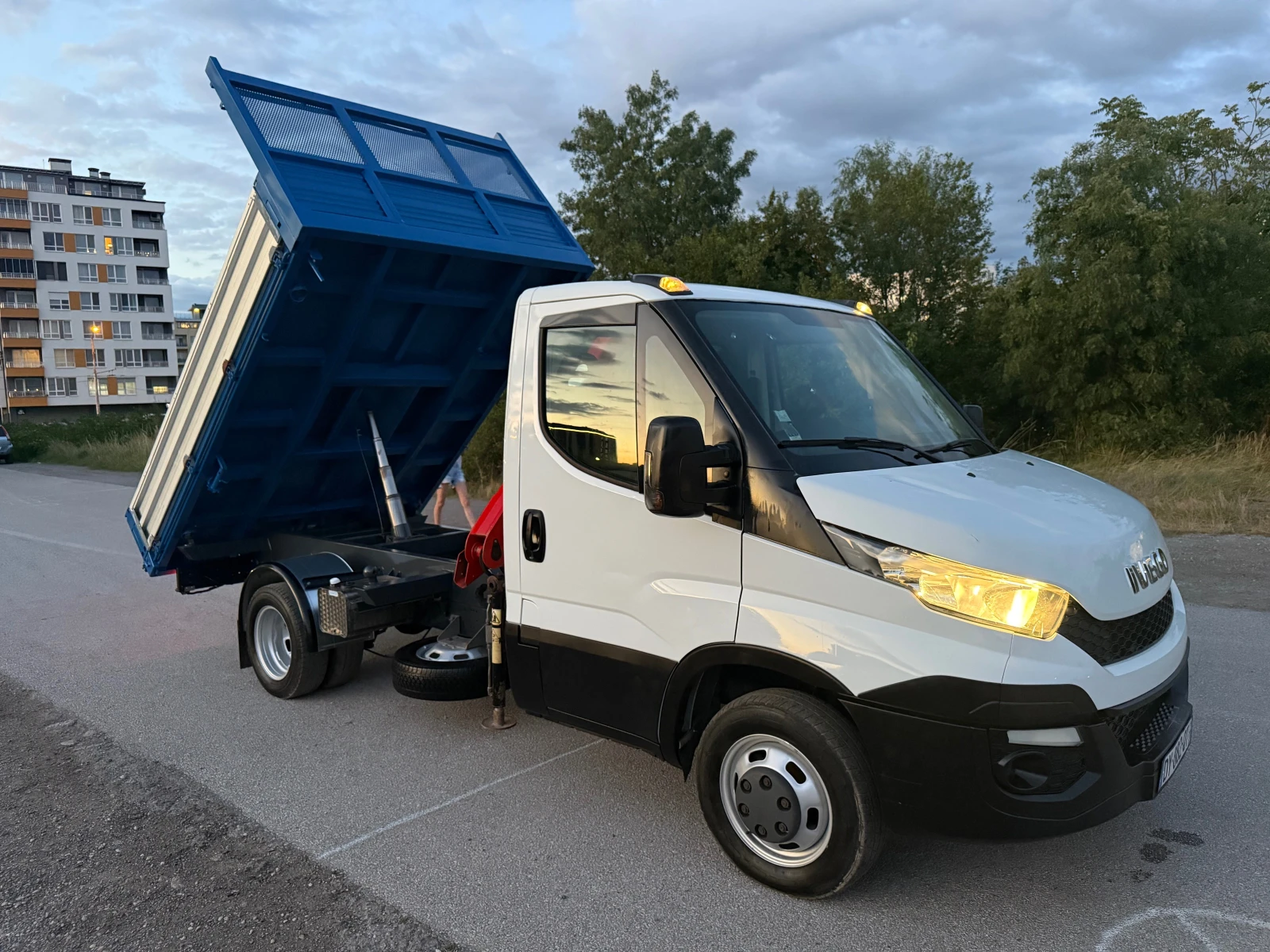 Iveco Daily 3стр самосвал с кран, снимка 10 - Бусове и автобуси - 55418130