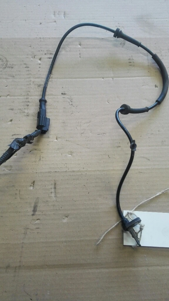 Абс датчик преден десен Форд Фиеста 1.4тдци (2)