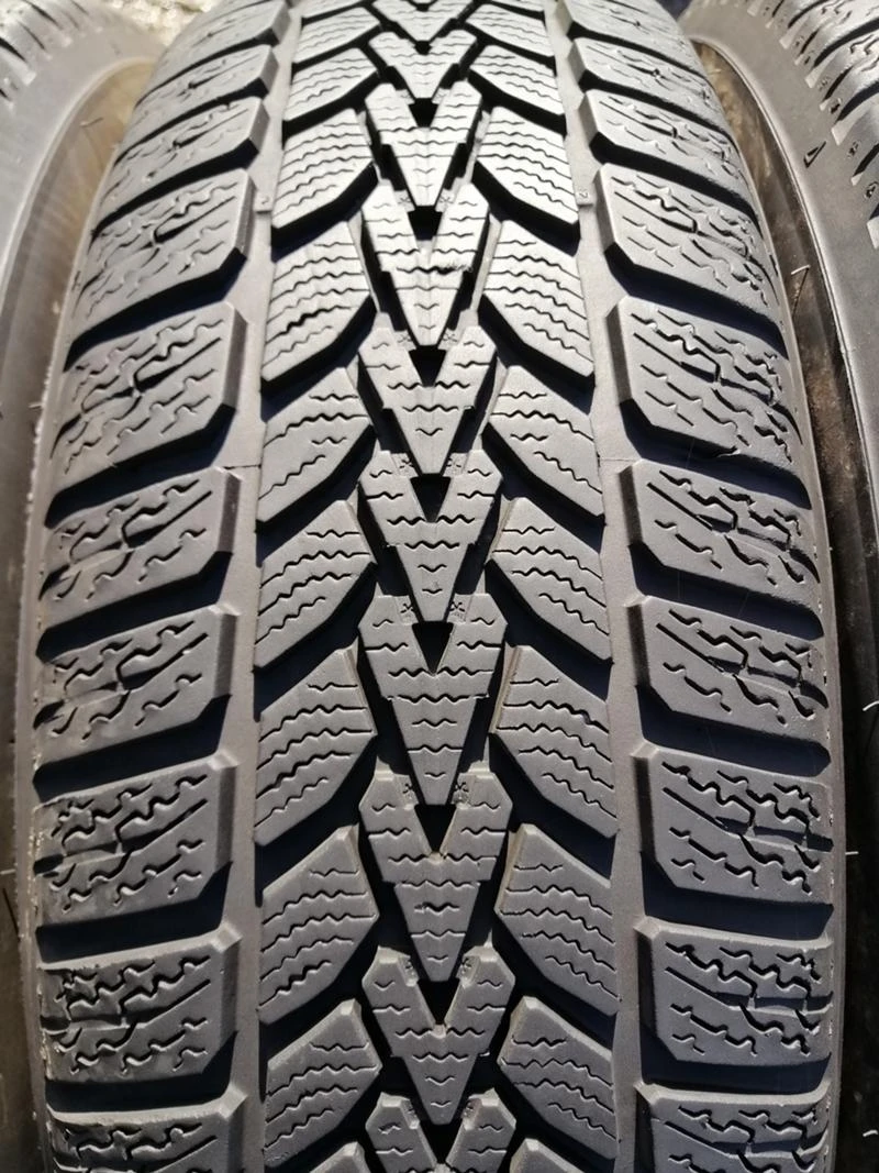 Гуми Зимни 185/60R15, снимка 4 - Гуми и джанти - 34682532