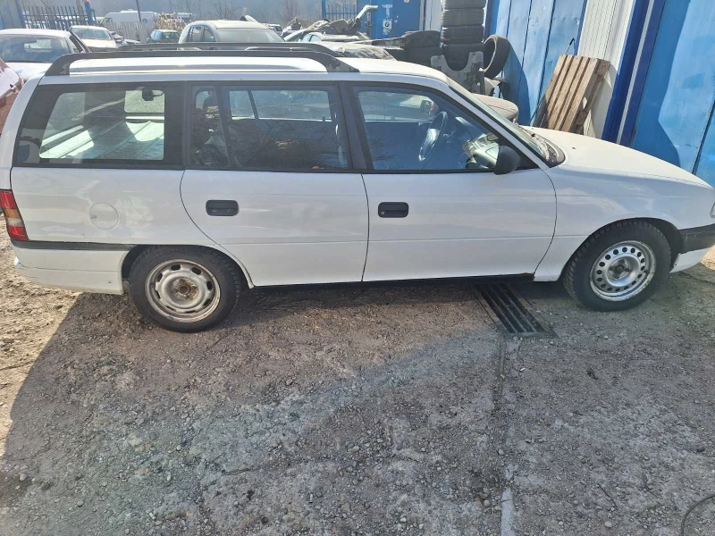 Opel Astra, снимка 3 - Автомобили и джипове - 49089130