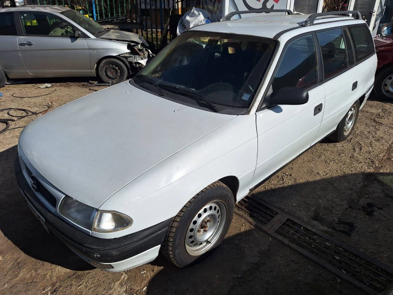 Opel Astra, снимка 1 - Автомобили и джипове - 49553584