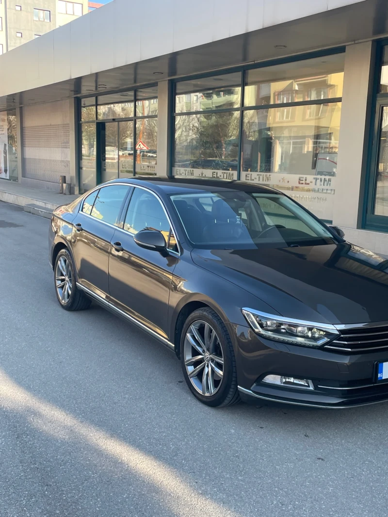 VW Passat Highline* Digital* Camera* Full Led, снимка 1 - Автомобили и джипове - 49362855