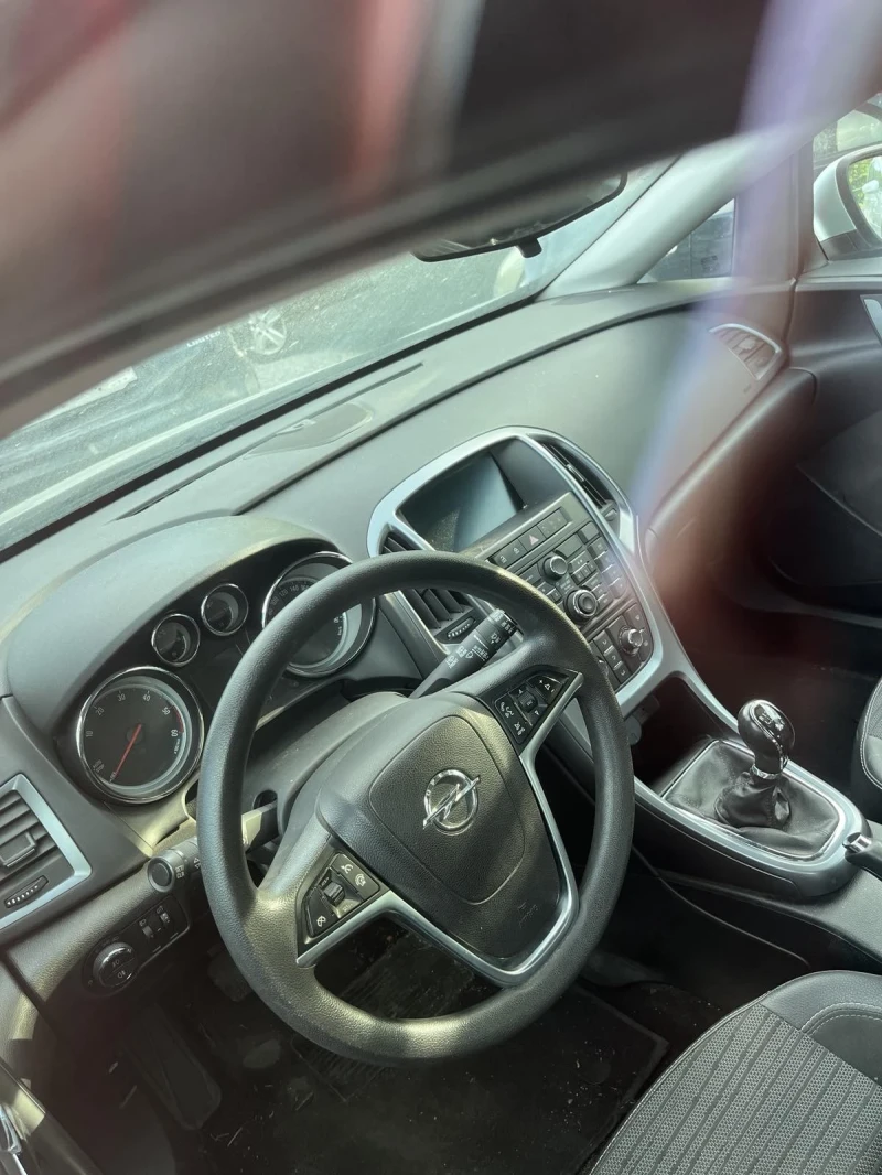 Opel Astra 1.6 CDTI, снимка 5 - Автомобили и джипове - 52702637