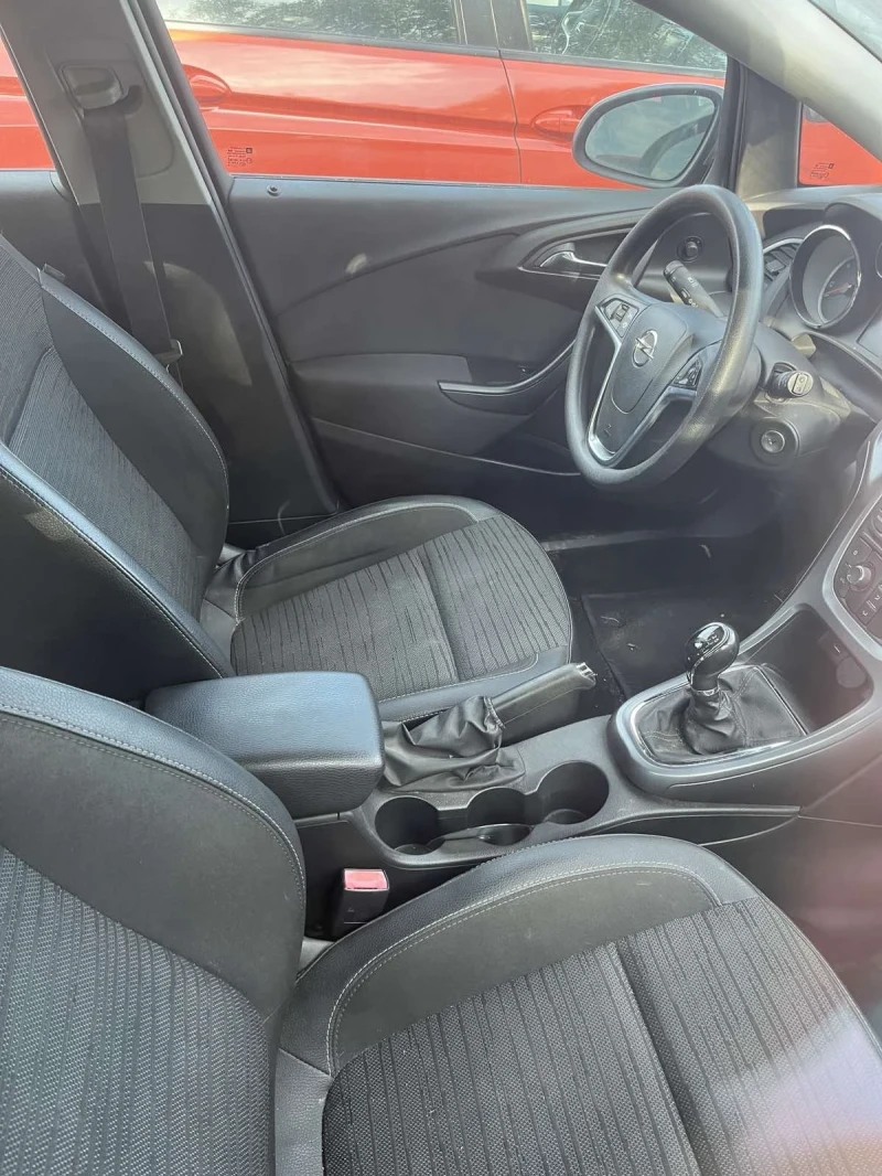 Opel Astra 1.6 CDTI, снимка 4 - Автомобили и джипове - 52702637