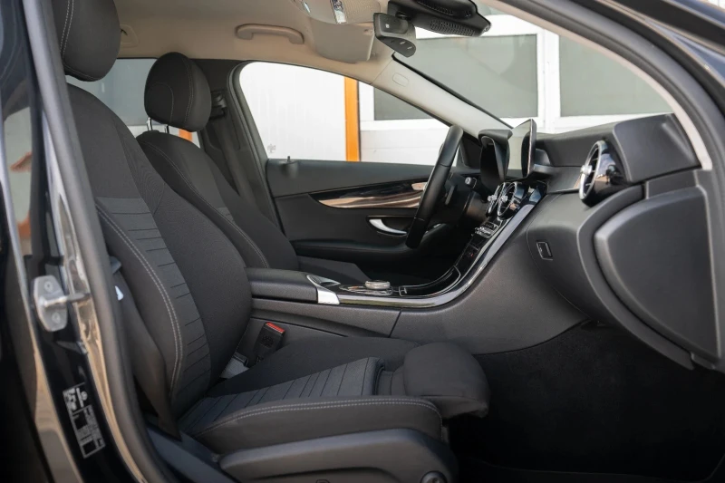 Mercedes-Benz C 220 194кс. Facelift/9G/LED/NAVI/CAMERA, снимка 10 - Автомобили и джипове - 52737812