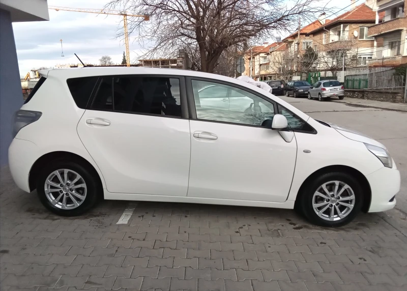 Toyota Verso 2.0D4D-126kc. Панорама, снимка 8 - Автомобили и джипове - 53089288