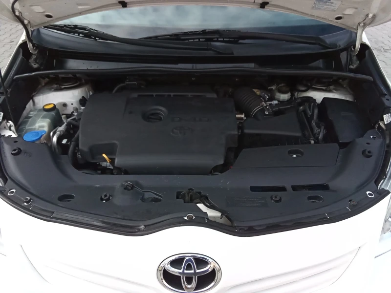 Toyota Verso 2.0D4D-126kc. Панорама, снимка 15 - Автомобили и джипове - 53089288