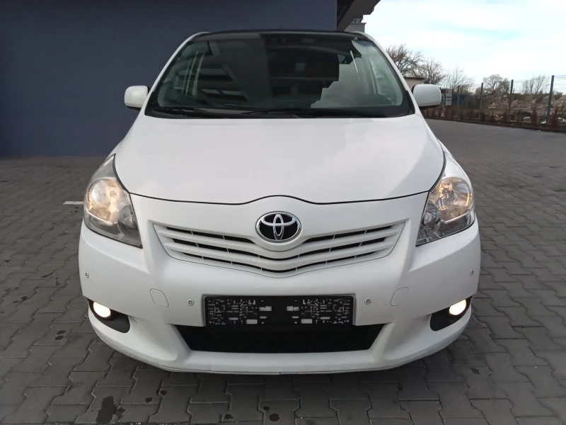 Toyota Verso 2.0D4D-126kc. Панорама, снимка 2 - Автомобили и джипове - 53089288
