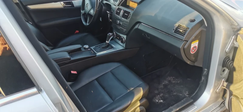 Mercedes-Benz C 320, снимка 14 - Автомобили и джипове - 53253975