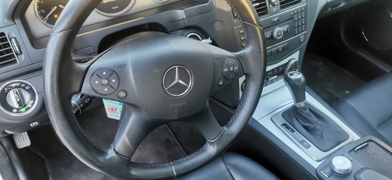 Mercedes-Benz C 320, снимка 12 - Автомобили и джипове - 53253975
