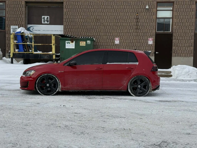 VW Golf 2.0T SE 4-Door FWD* АвтоКредит* (Цена до БГ) , снимка 2 - Автомобили и джипове - 53447886