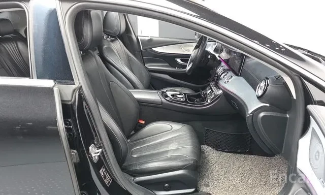 Mercedes-Benz CLS 400 D/AMG/ПОДГРЕВ/ОБДУХВАНЕ/360/ПАНО/ДИСТРОНИК/HUD/, снимка 8 - Автомобили и джипове - 55250882