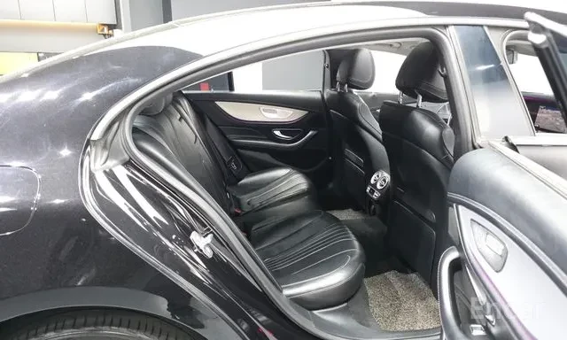 Mercedes-Benz CLS 400 D/AMG/ПОДГРЕВ/ОБДУХВАНЕ/360/ПАНО/ДИСТРОНИК/HUD/, снимка 10 - Автомобили и джипове - 55250882