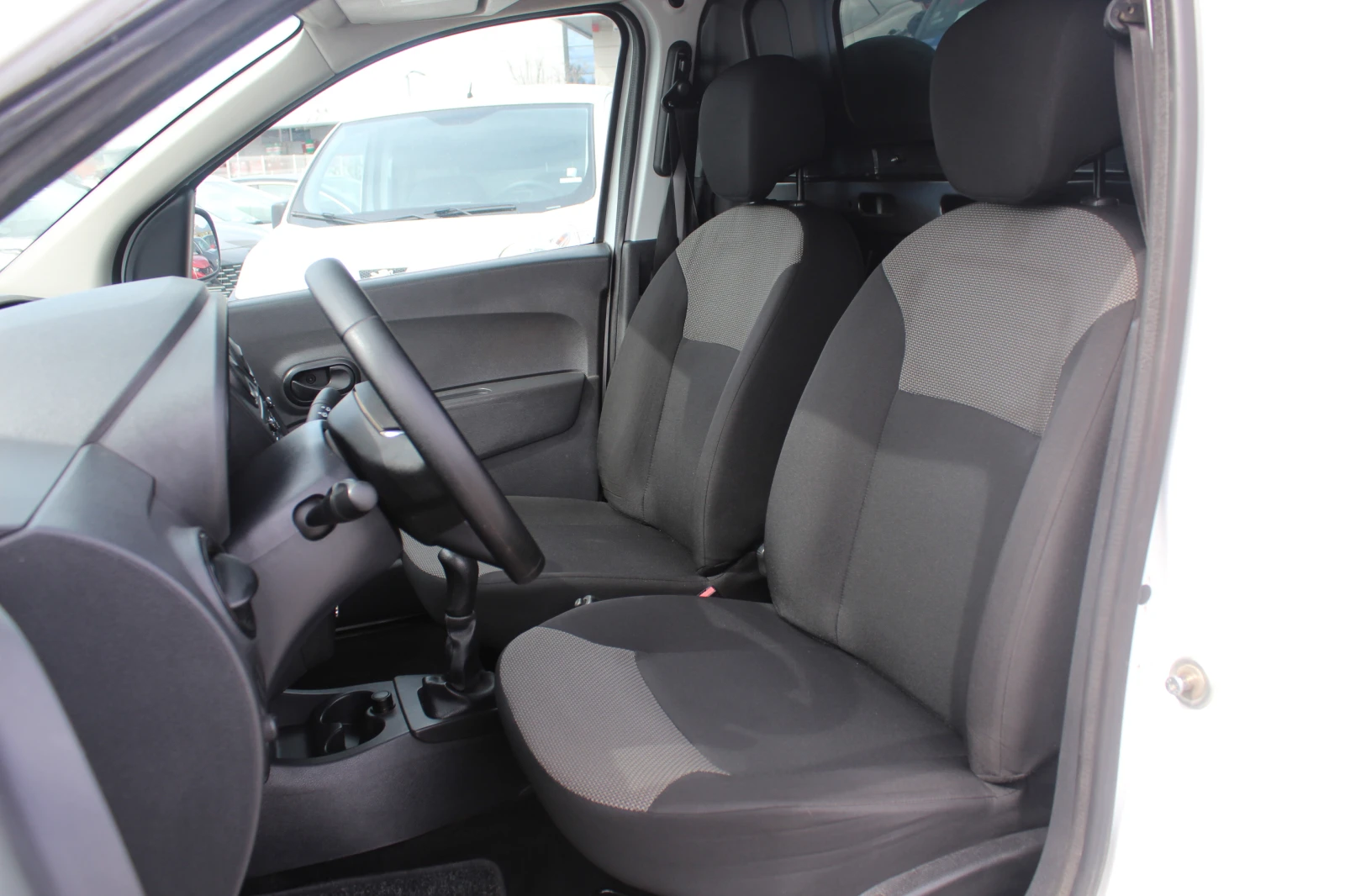 Dacia Dokker AMBIANCE 1, 6 SCe 100к.с.  S&S - изображение 7