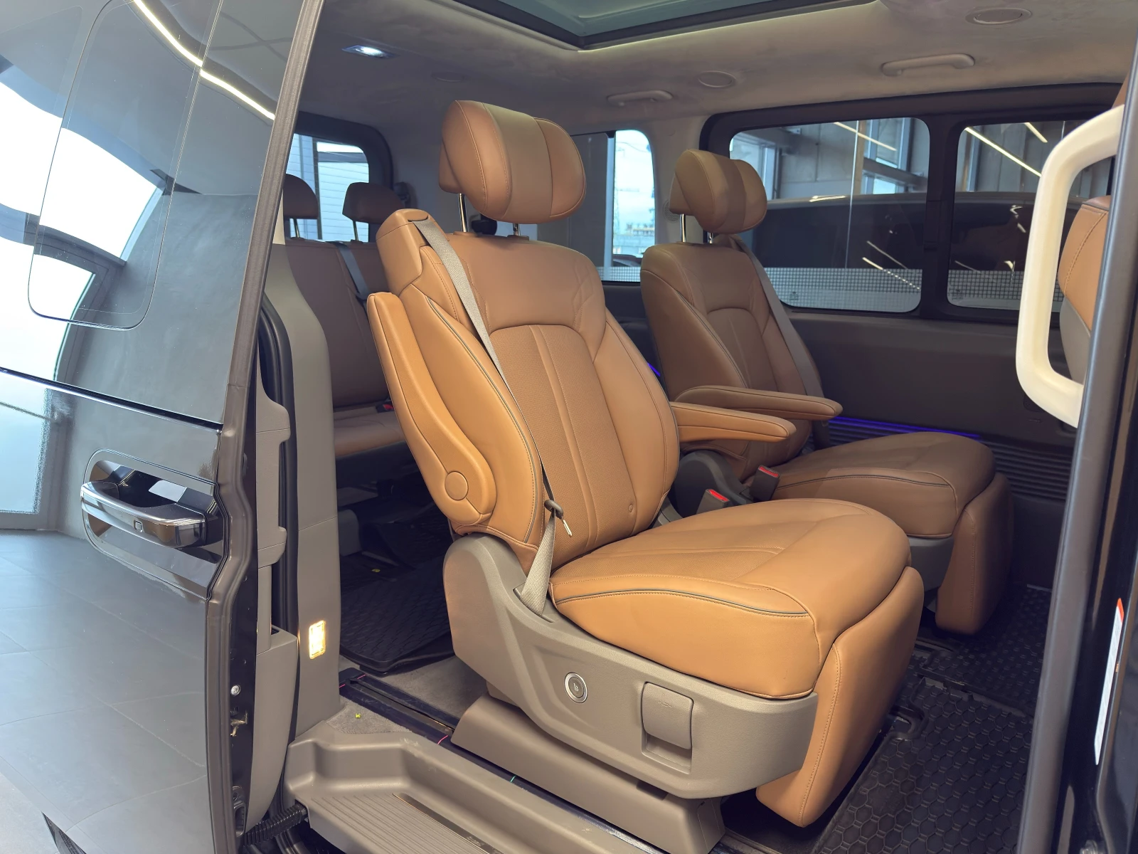 Hyundai Staria LUXURY Hybrid | Mobile.bg — изображение 14
