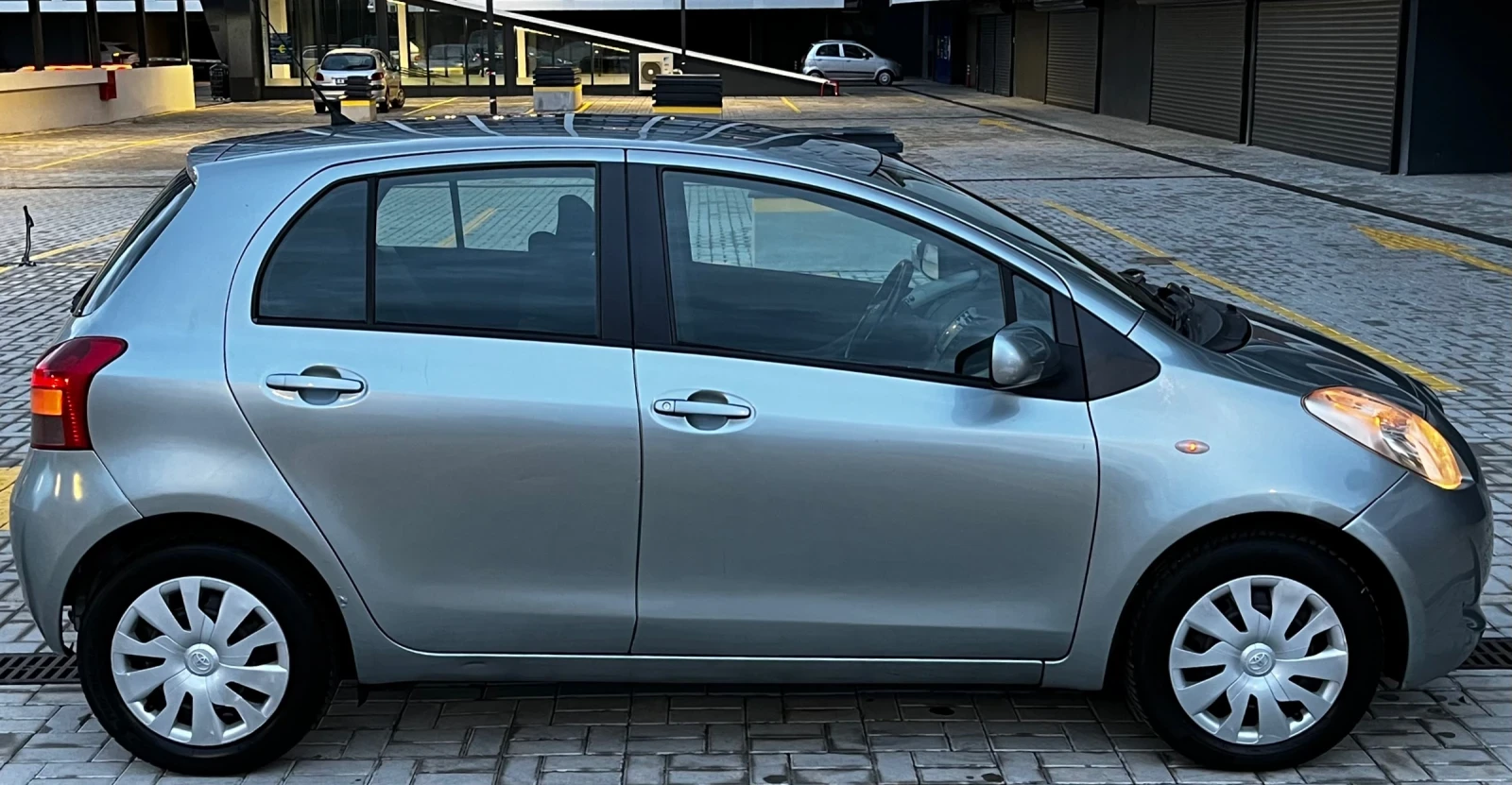 Toyota Yaris 1.3I/90К.С.С/2007/година!!! - изображение 8