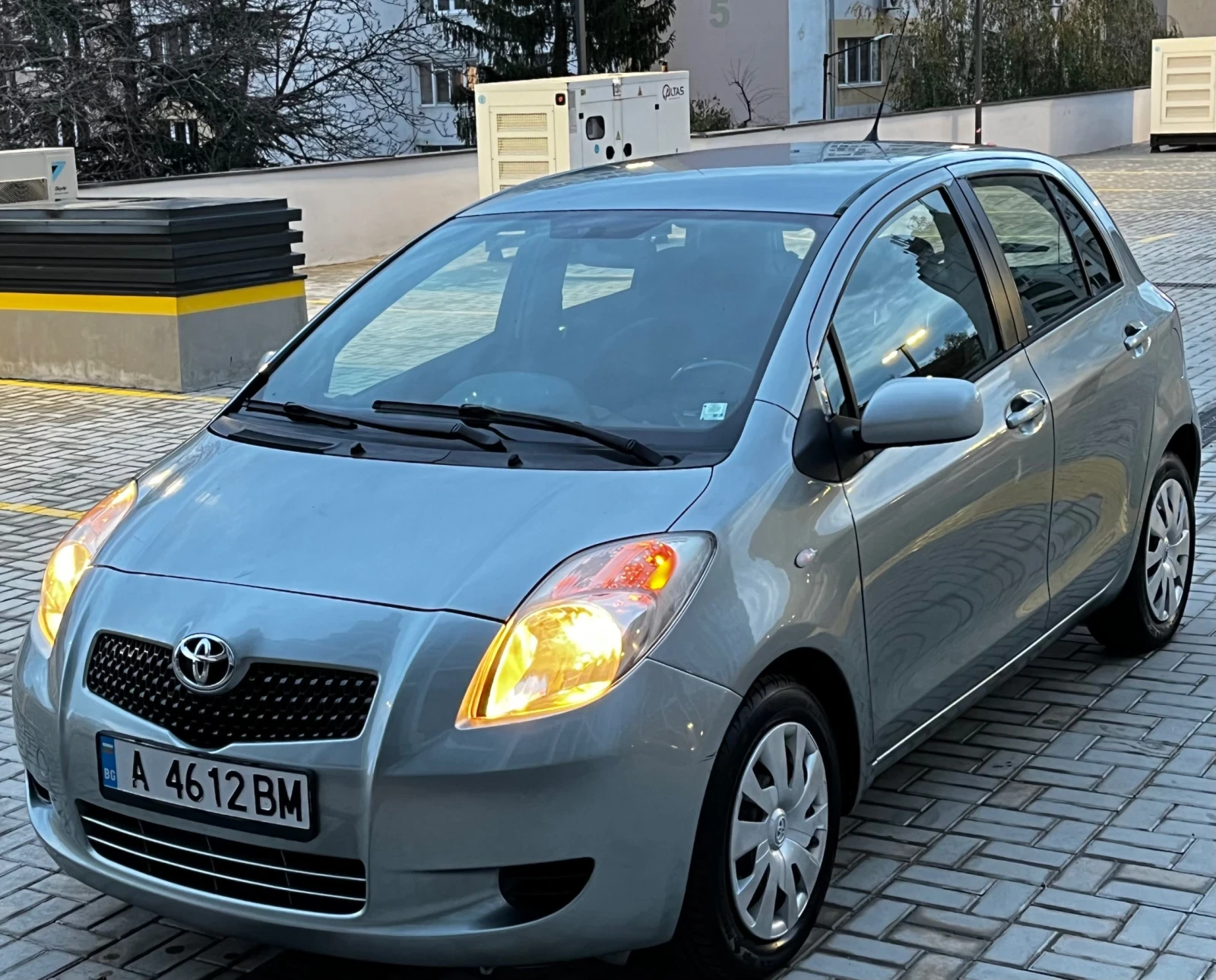 Toyota Yaris 1.3I/90К.С.С/2007/година!!! - изображение 10