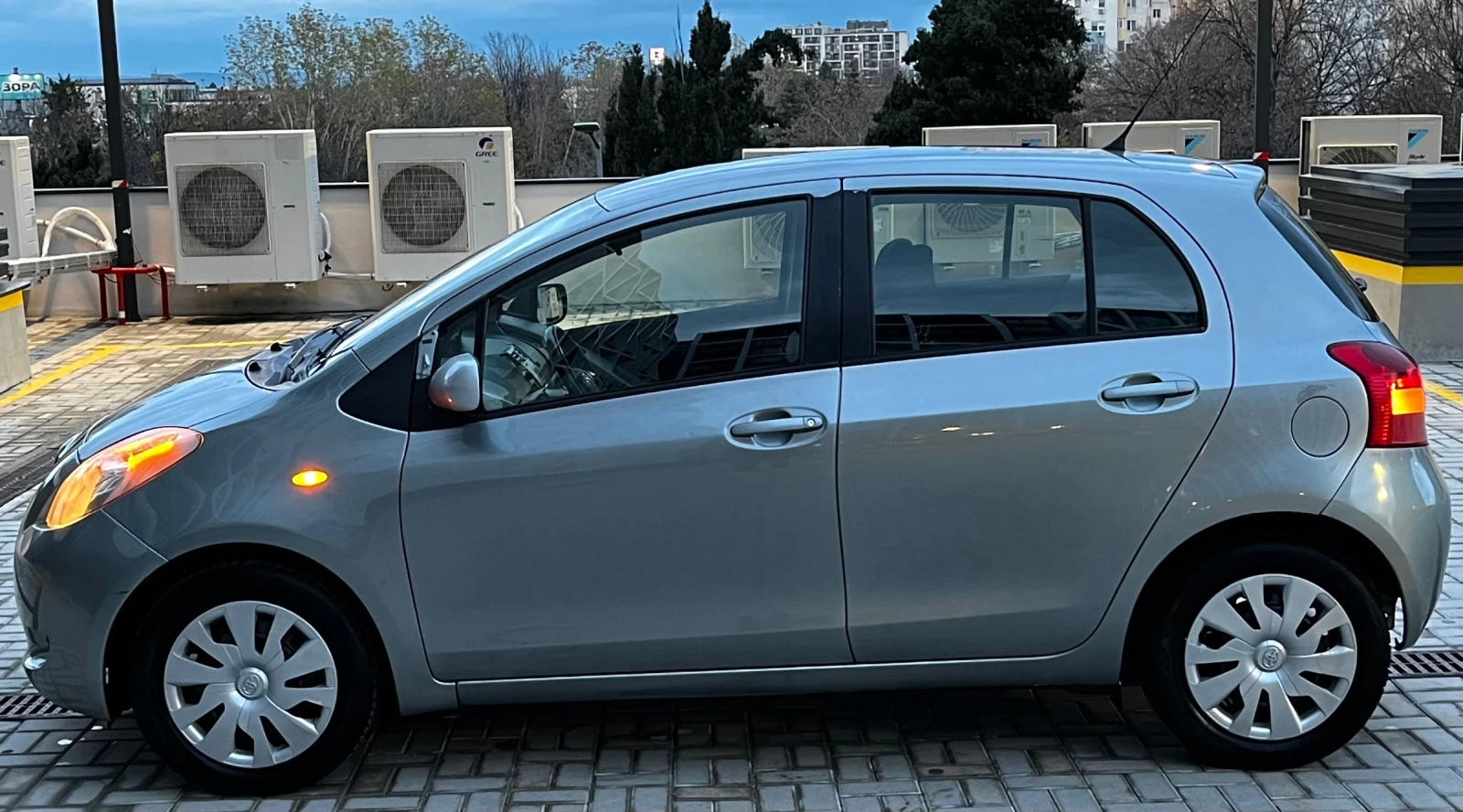 Toyota Yaris 1.3I/90К.С.С/2007/година!!! - изображение 4