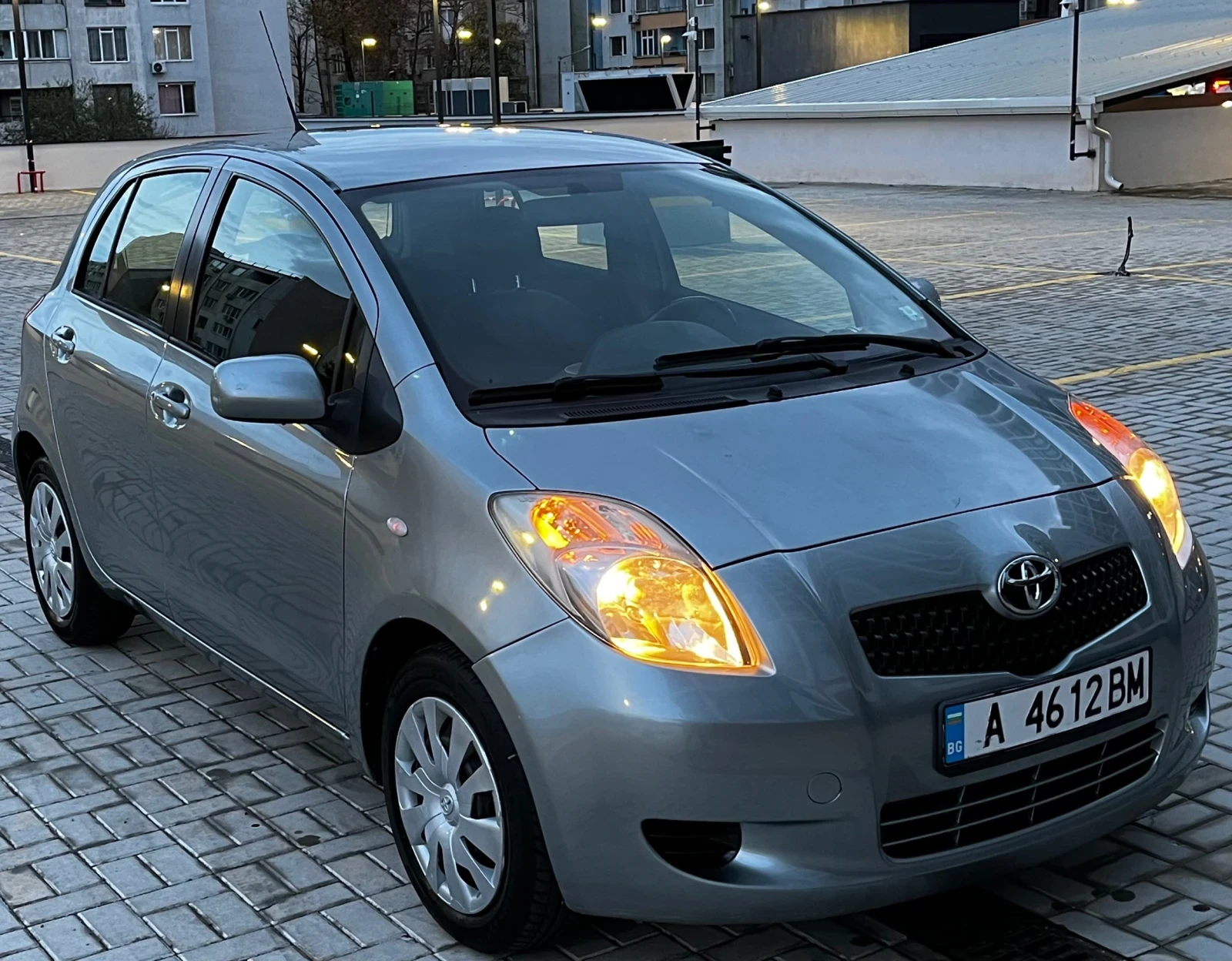 Toyota Yaris 1.3I/90К.С.С/2007/година!!! - изображение 9