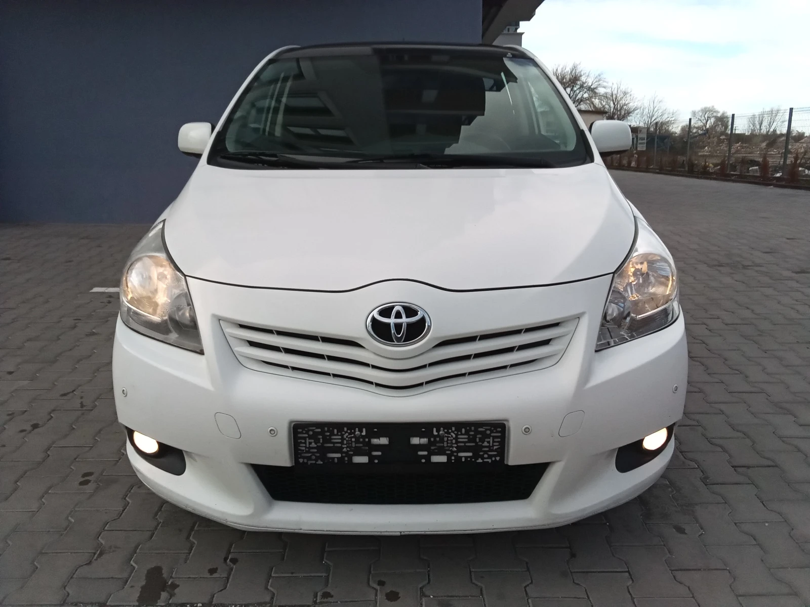 Toyota Verso 2.0D4D-126kc. Панорама - изображение 2