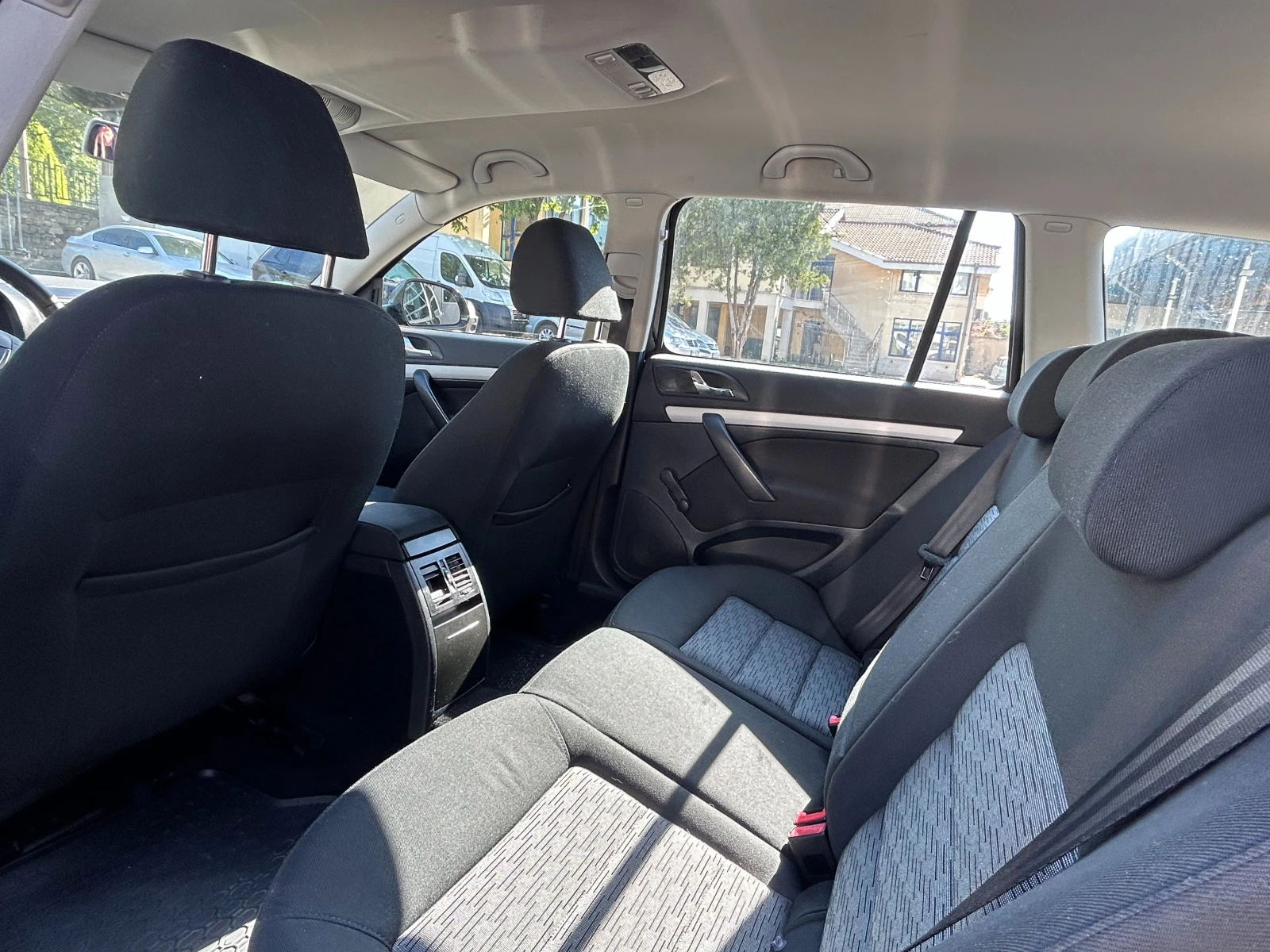 Skoda Octavia 1.6 MPI, снимка 5 - Автомобили и джипове - 54026925